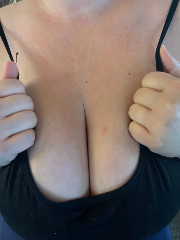 Bustyyyybombshell profile photo