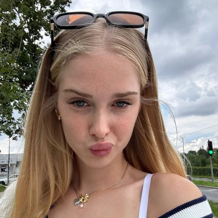 Celine Ren 💗 profile photo