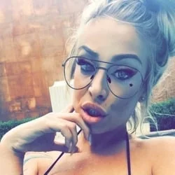 Chloehappens profile photo