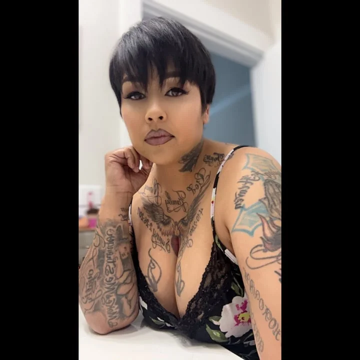 Crystalcaine OnlyFans profile on OnlySeek