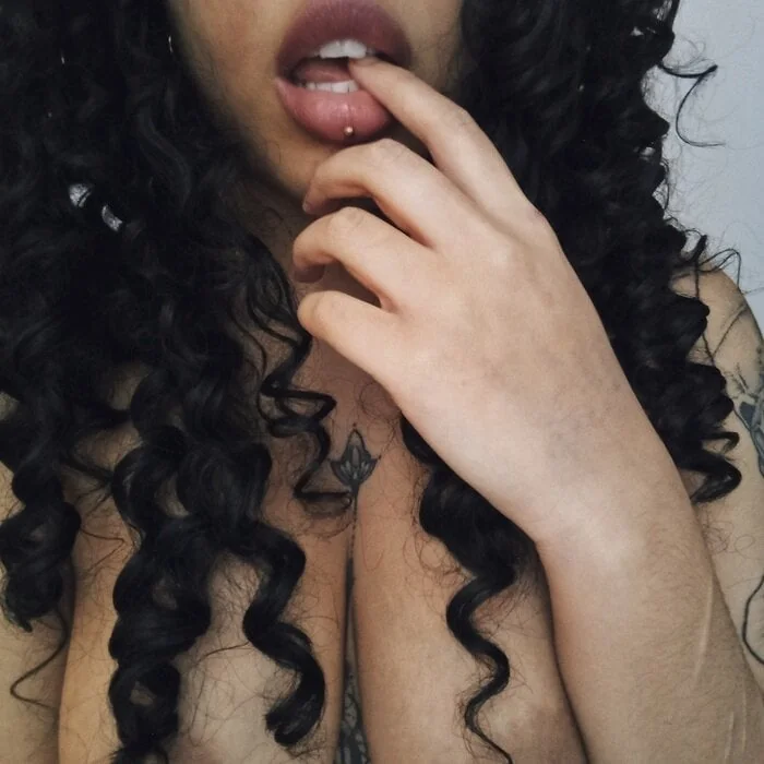 Curlygirllola profile photo