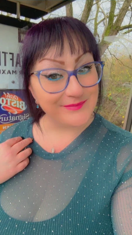 Curvygal84 profile photo