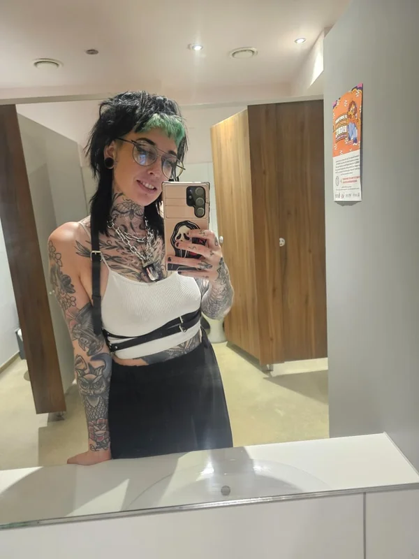 D1rtylittlegoth91 profile photo
