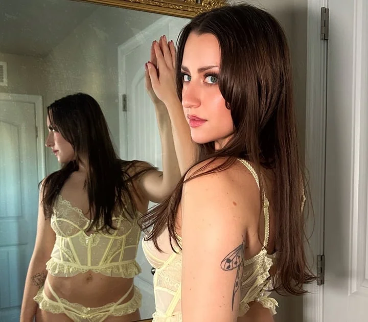 Poppy James profile photo