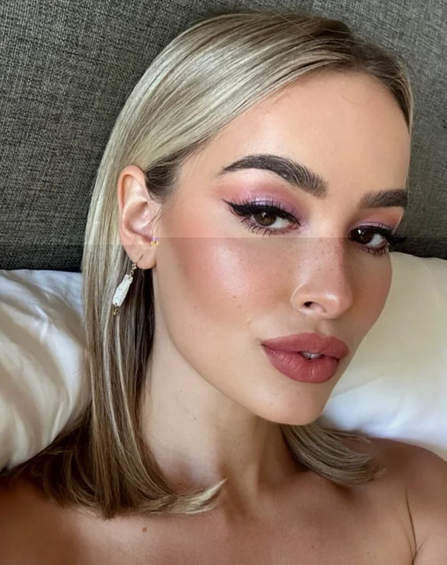 ⭐️ Elena Kamperi profile photo