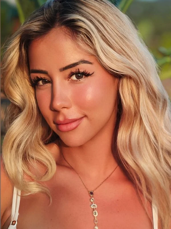 Ella 🍒🍸 OnlyFans profile on OnlySeek