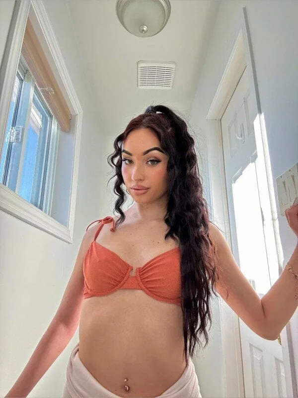 Emmacollinsxo OnlyFans profile on OnlySeek