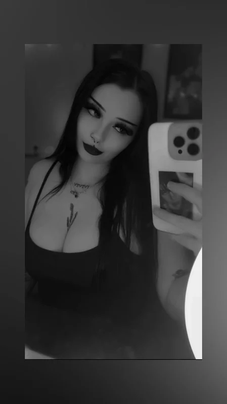 emo brat ⚠︎ ☠︎︎ profile photo