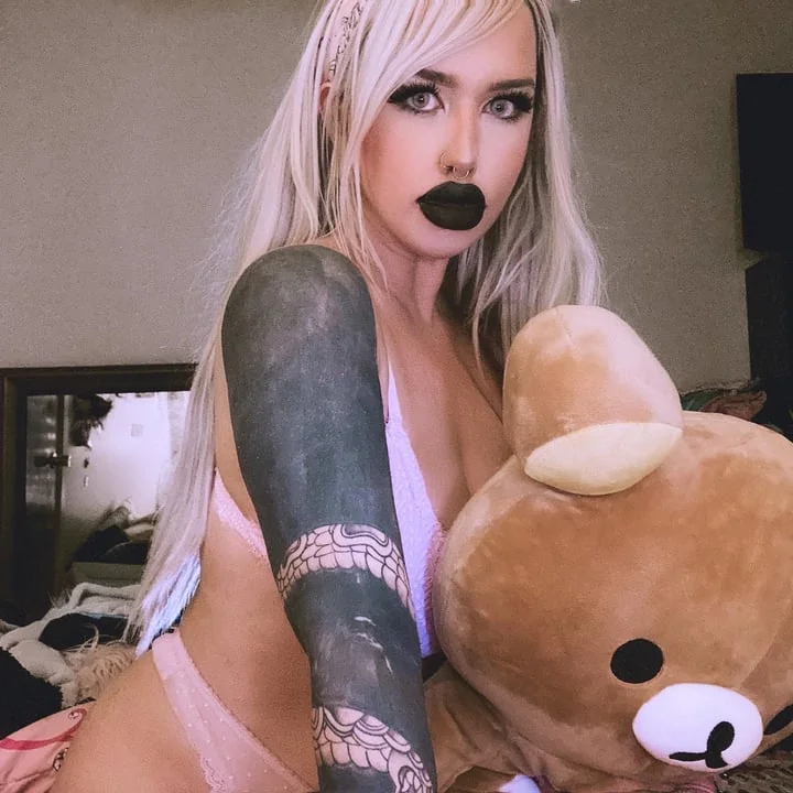 sum.r OnlyFans profile on OnlySeek