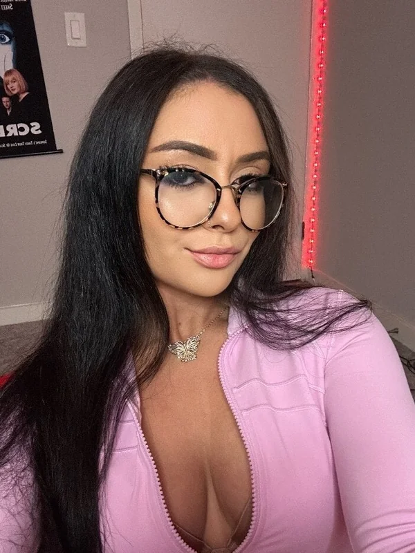 Nurse Victoriia🖤 OnlyFans profile on OnlySeek