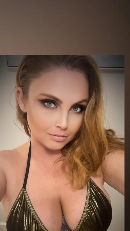 Honey Bee Bombshell profile photo
