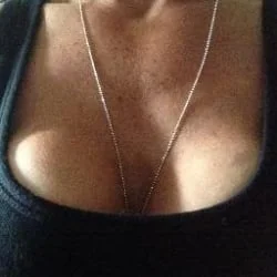 Hotwifebella OnlyFans profile on OnlySeek