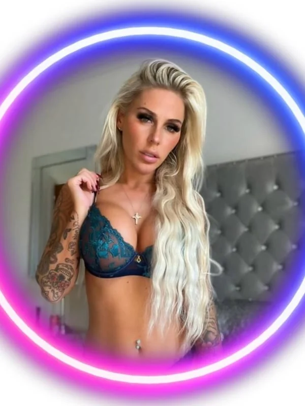 HOT WIFEY 💕 profile photo