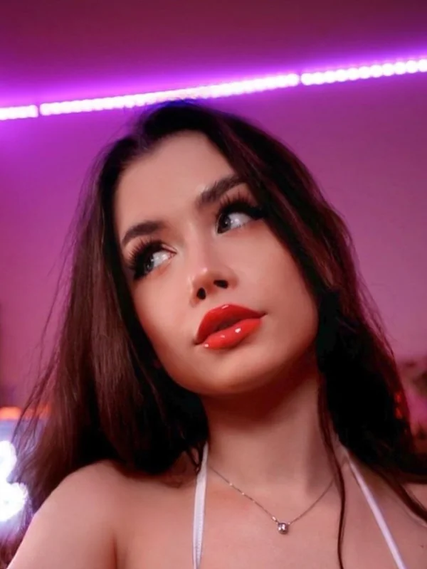 Laureljeune OnlyFans profile on OnlySeek