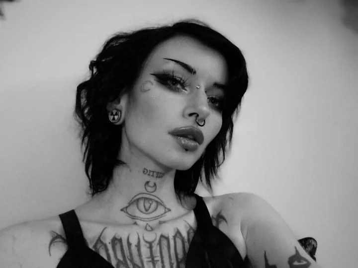 Littledemonwitchfree OnlyFans profile on OnlySeek