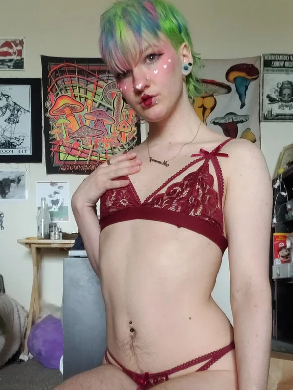 Littlesquidboi OnlyFans profile on OnlySeek