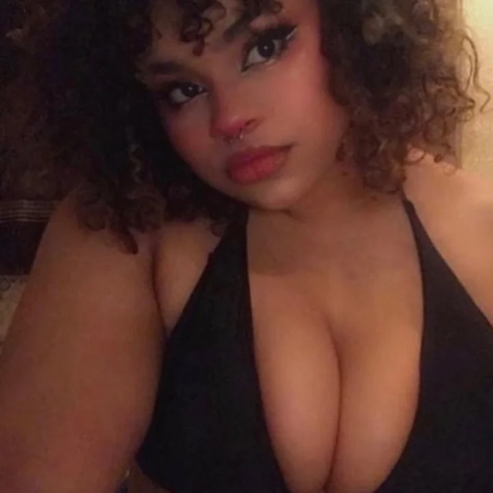 Lovelyscarlet24 profile photo