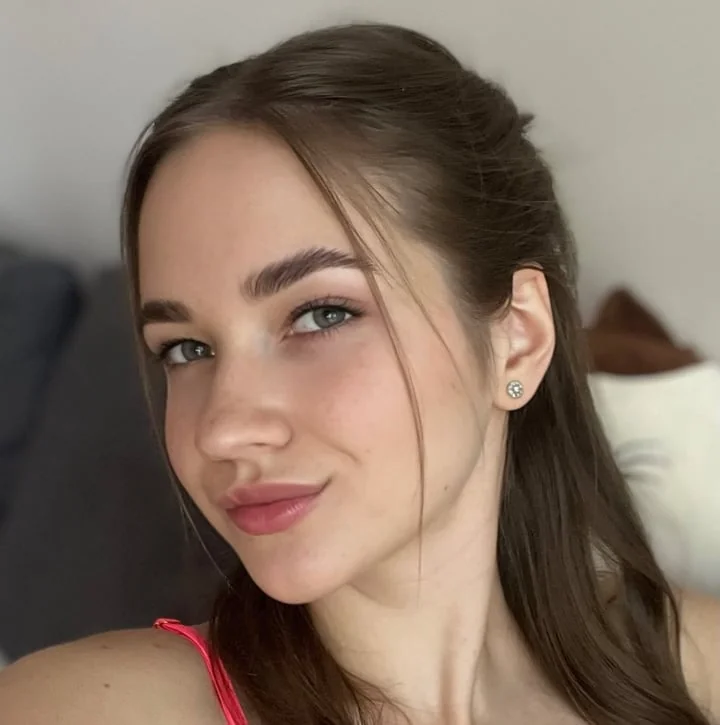 𝙇𝙪𝙣𝙖 𝙈𝙚𝙡𝙡𝙤𝙬🍑 OnlyFans profile on OnlySeek