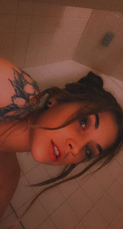 Mollypopzfree OnlyFans profile on OnlySeek