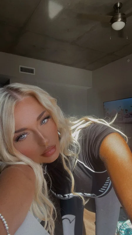 Nakedblonde25 profile photo