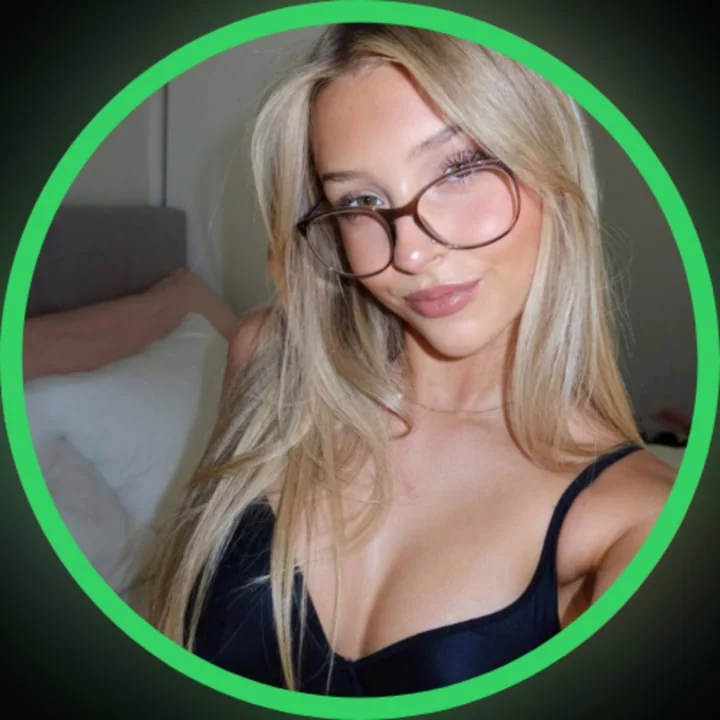 18 y/o Swede 🇸🇪 OnlyFans profile on OnlySeek