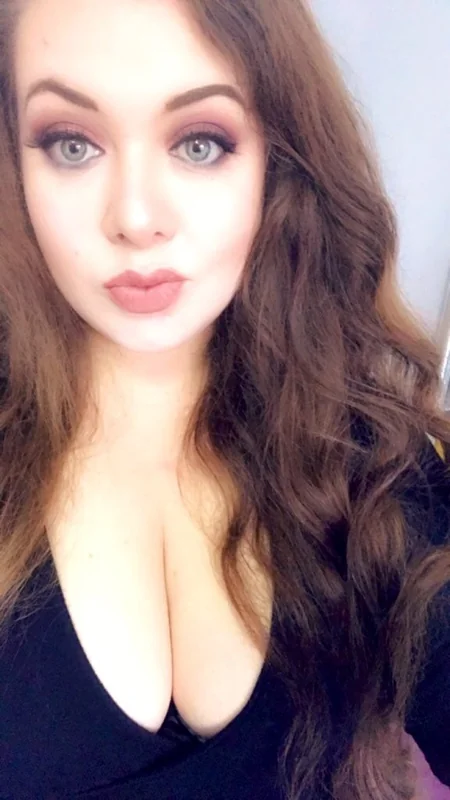 Rosie ✨ profile photo