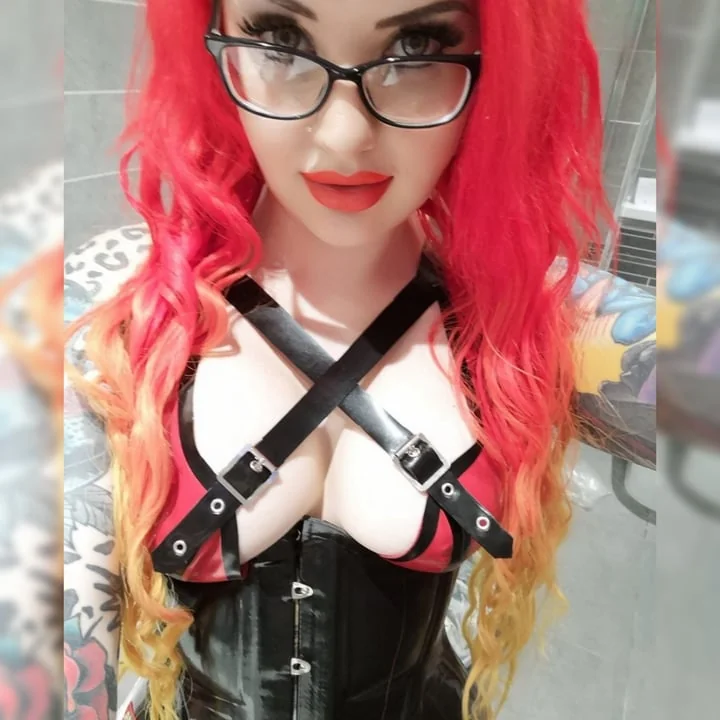Saffireroxx OnlyFans profile on OnlySeek