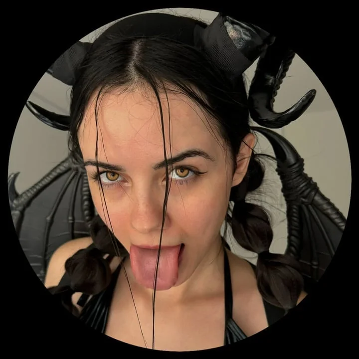 Sarahroomie OnlyFans profile on OnlySeek