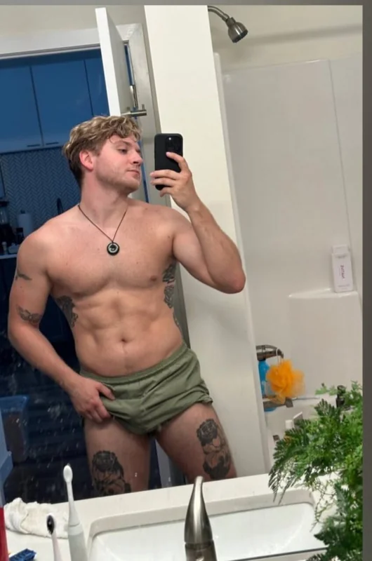 Tattooedtwunk75 profile photo