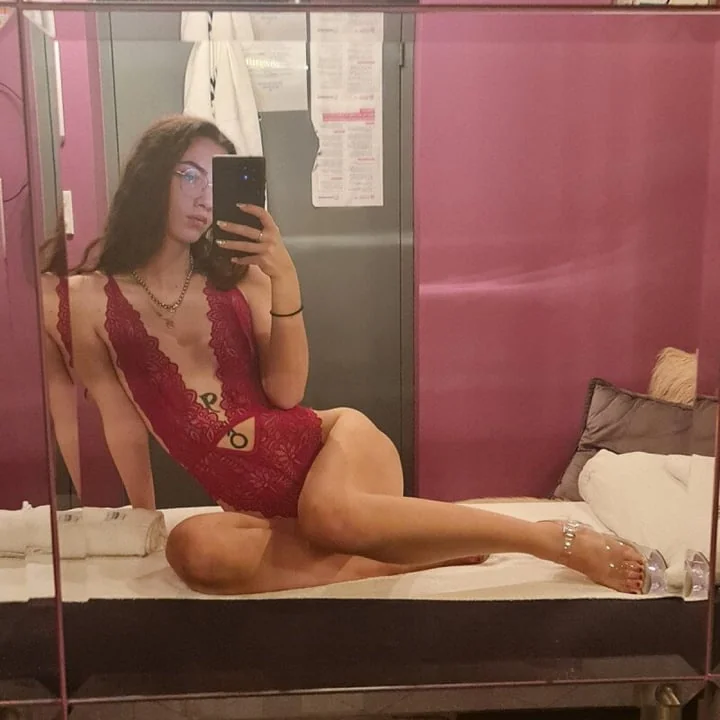 Valenciaaxoxo OnlyFans profile on OnlySeek