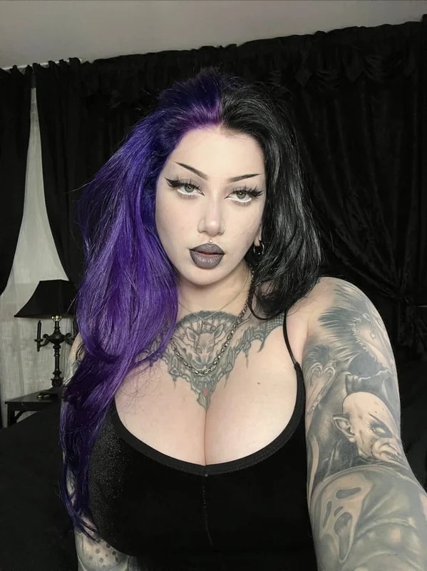 Violet Corbeau OnlyFans profile on OnlySeek