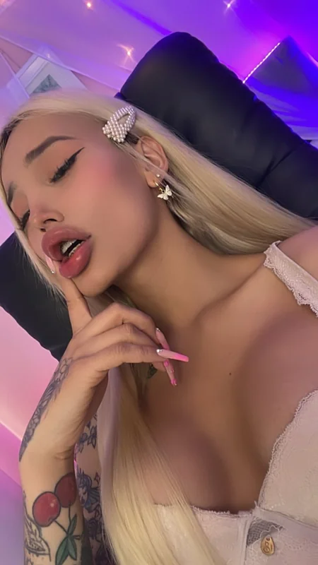 Violetweeknd OnlyFans profile on OnlySeek