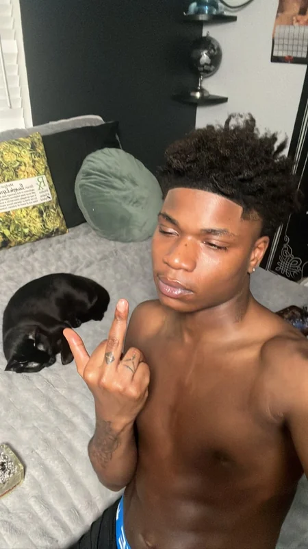19WithAPiece profile photo