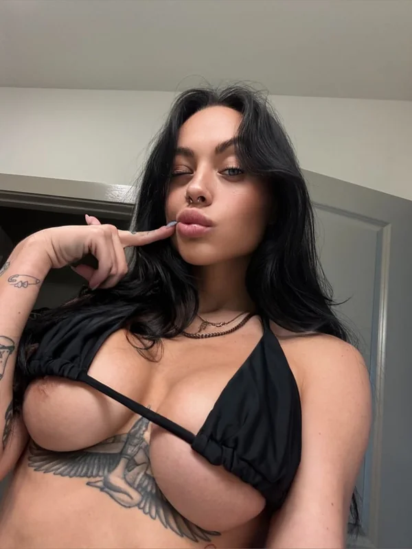 FRESHLY SINGLE🥺💘 OnlyFans profile on OnlySeek