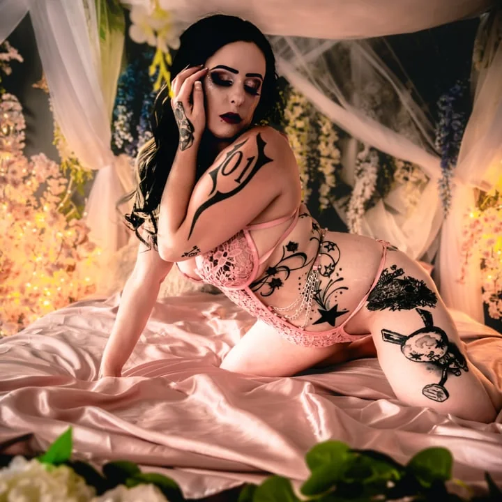 Xmissbritaniesx OnlyFans profile on OnlySeek