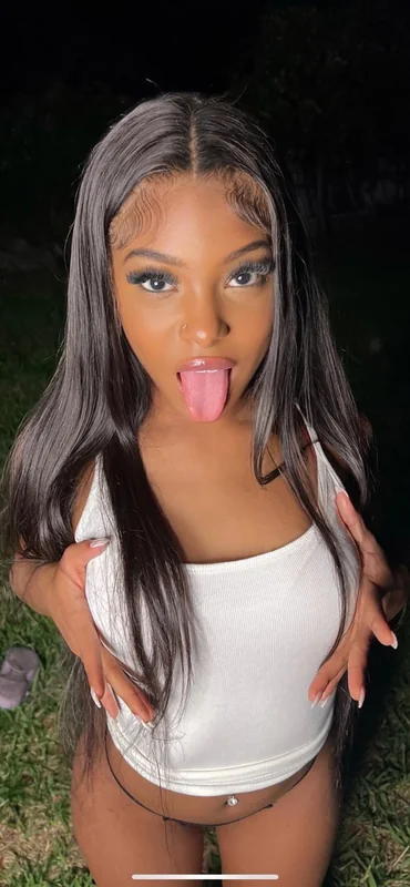 Youshouldeatastrawberry OnlyFans profile on OnlySeek